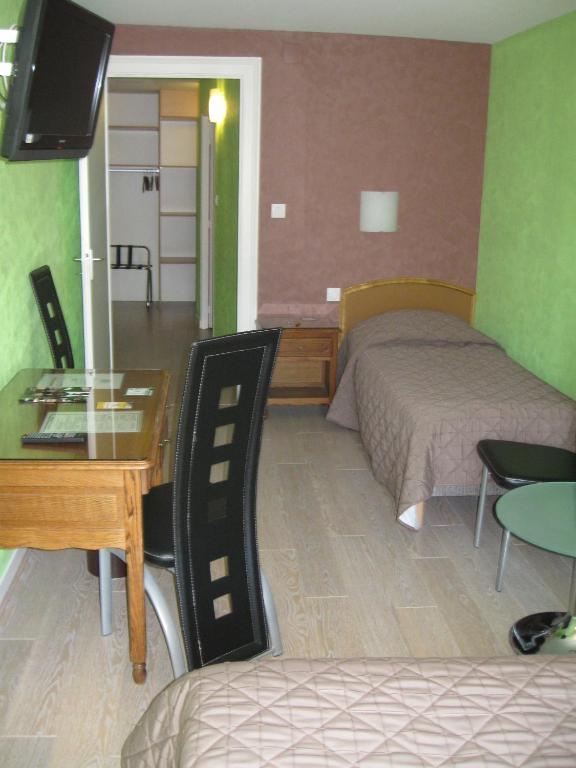 Hotel Cheval De Bronze Remiremont Quarto foto